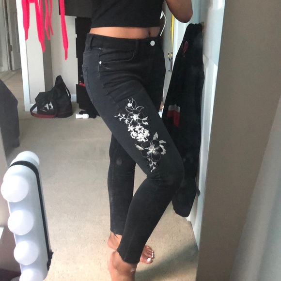 Zara Denim - Black Jeans w/ Floral Design Zara Denim - Black Jeans w/ Floral Design